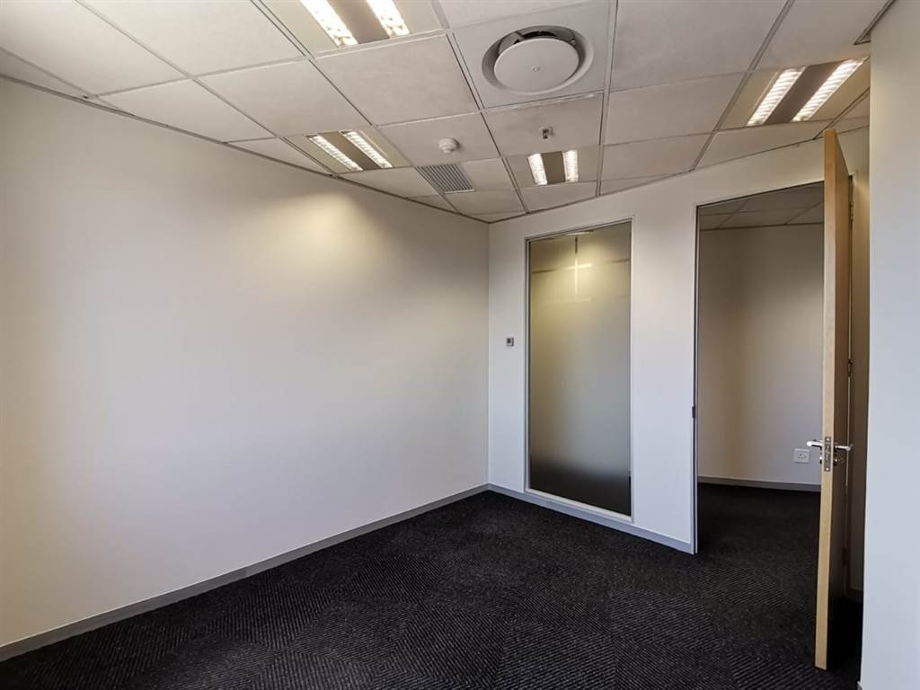 477  m² Office Space in Rosebank photo number 16