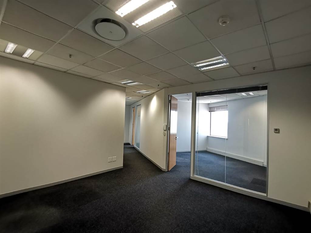 477  m² Office Space in Rosebank photo number 19