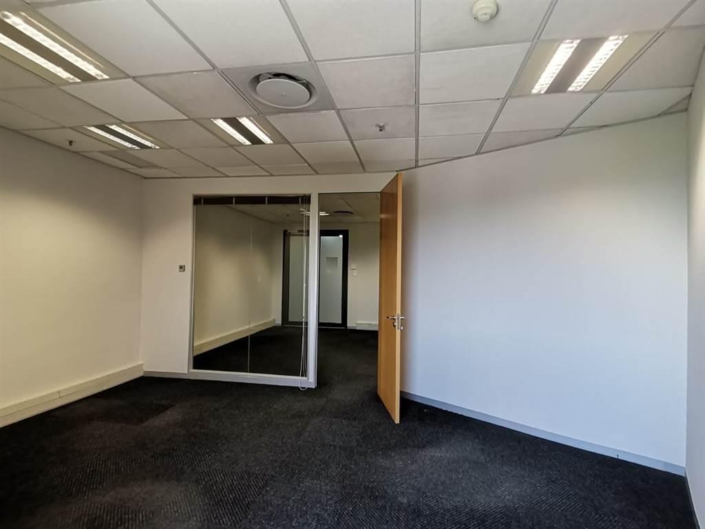 477  m² Office Space in Rosebank photo number 18