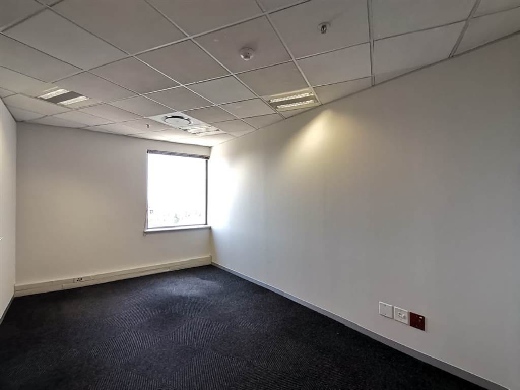 477  m² Office Space in Rosebank photo number 13