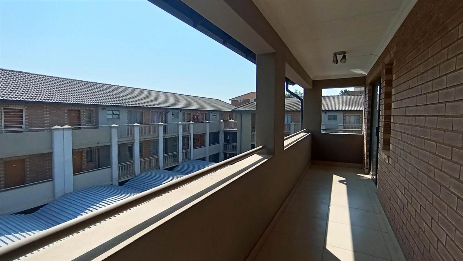 2 Bed Townhouse in Pretoria North photo number 13