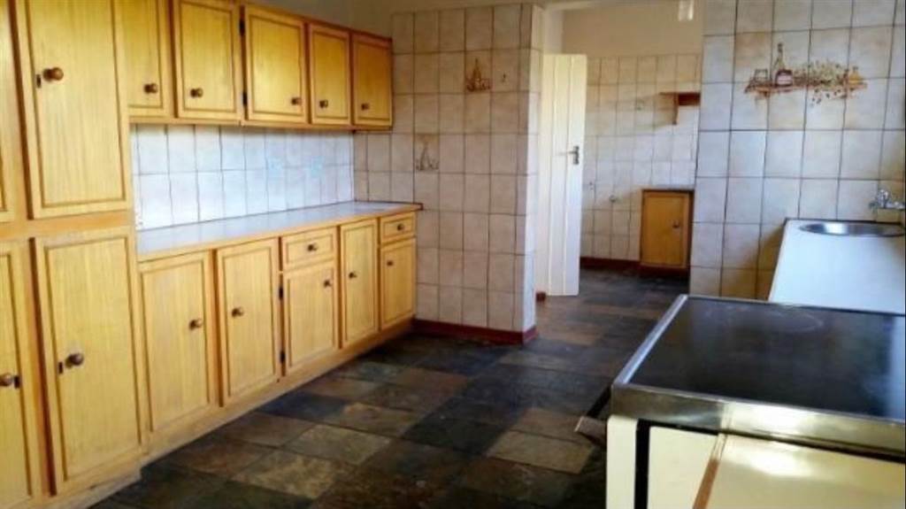 3 Bed Townhouse in Protea Park photo number 6