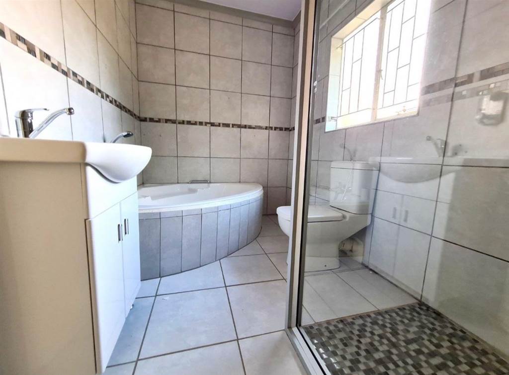 3 Bed Townhouse in Protea Park photo number 17