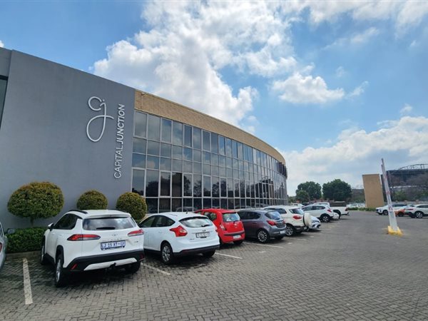 94  m² Commercial space in Hatfield