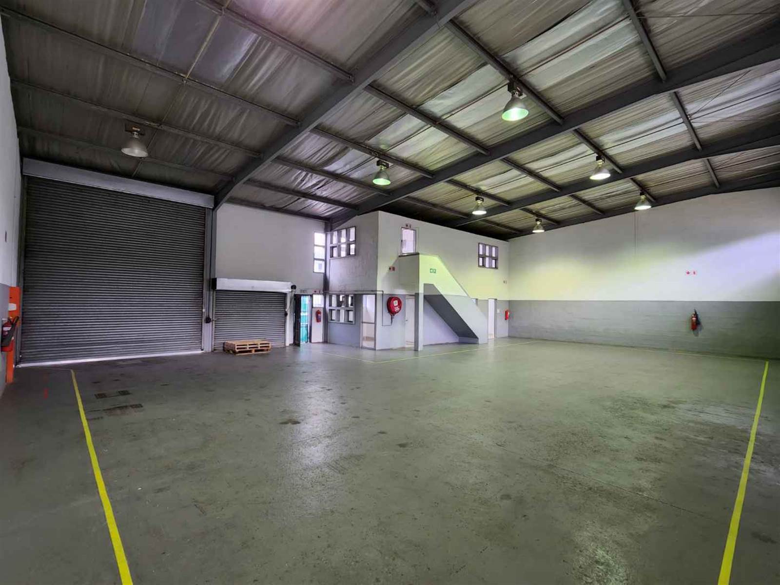 313  m² Industrial space in Springfield photo number 1