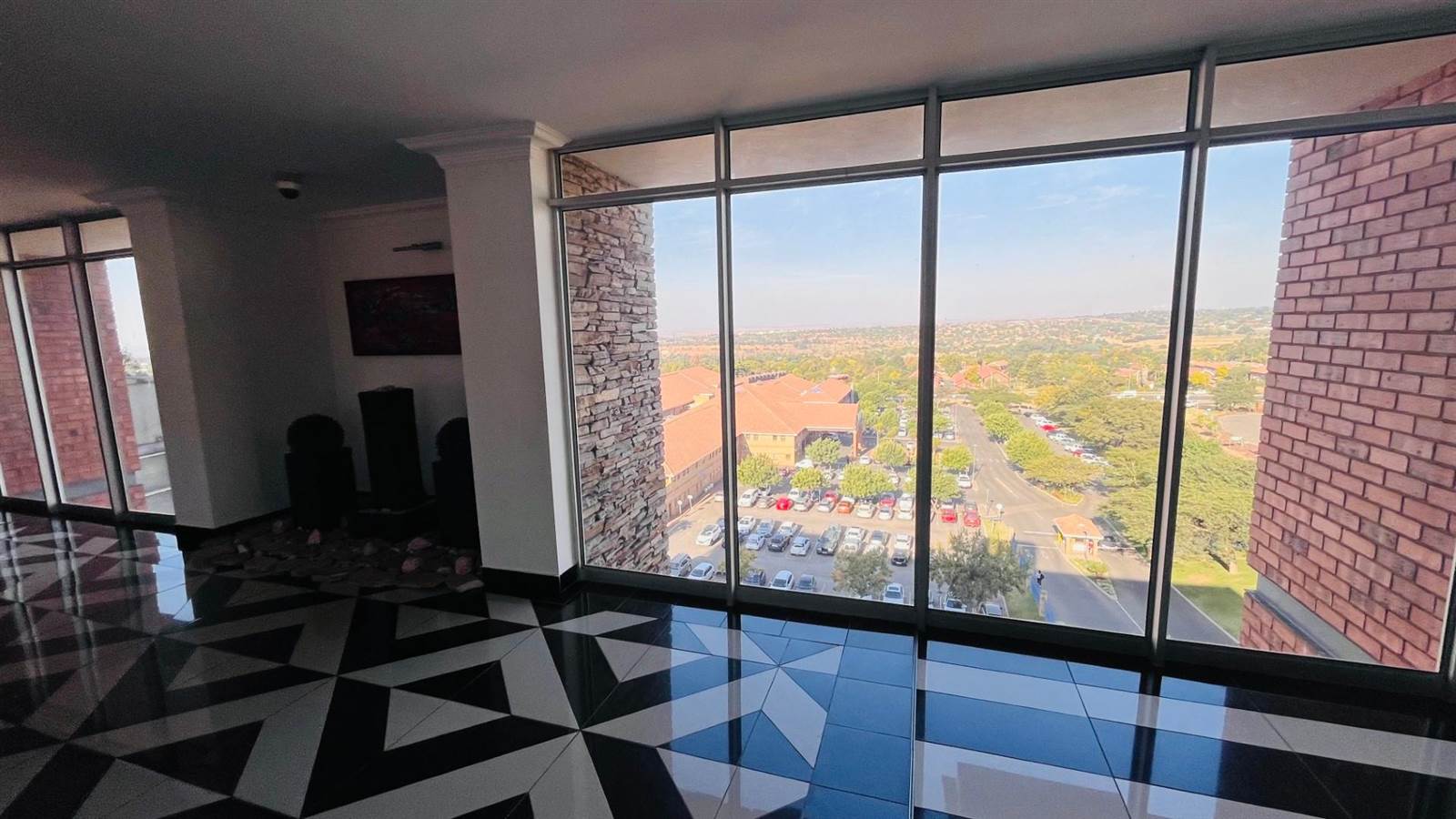 2 Bed Penthouse in Witbank Central photo number 6