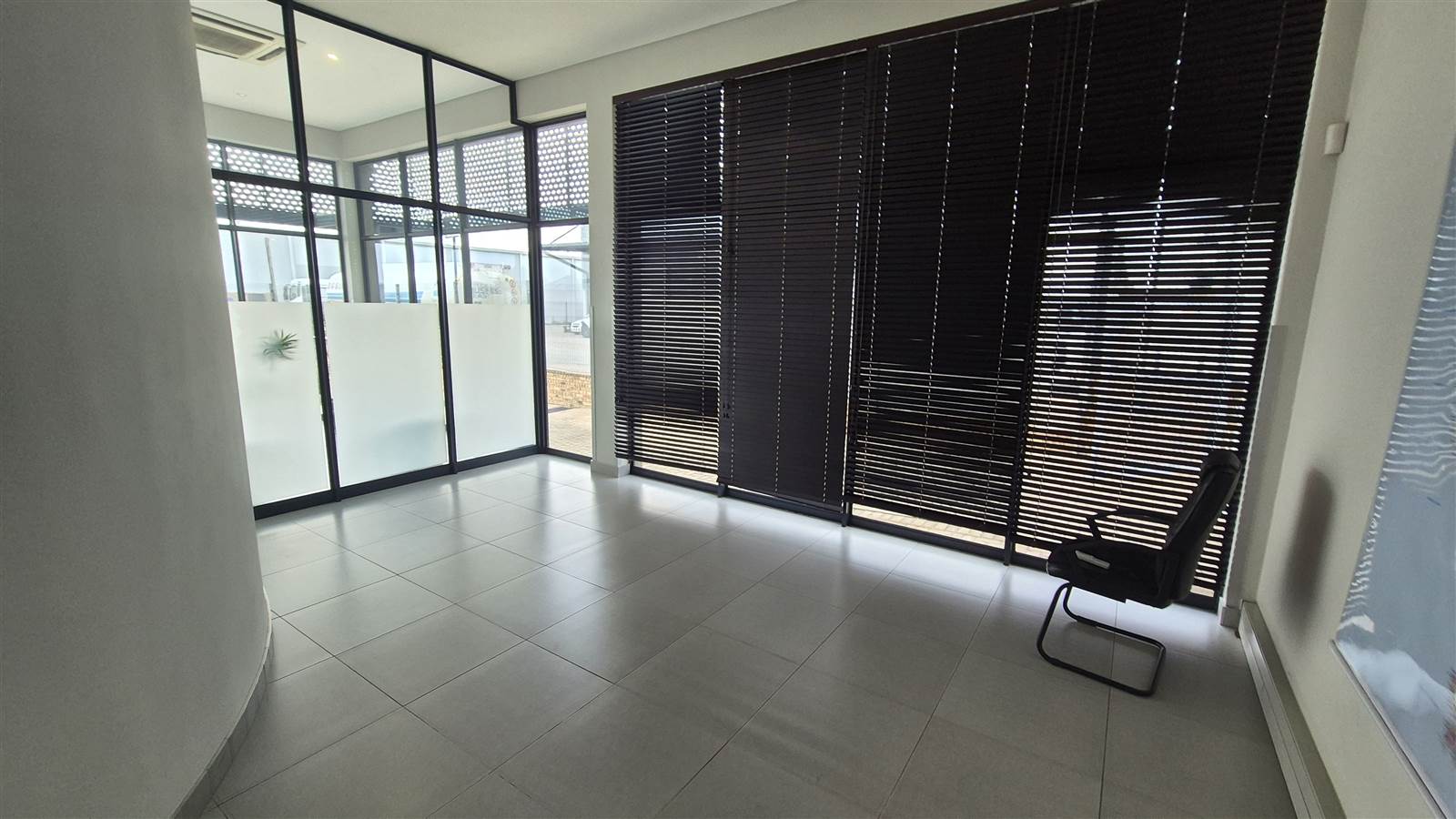 432  m² Commercial space in Lanseria and surrounds photo number 3