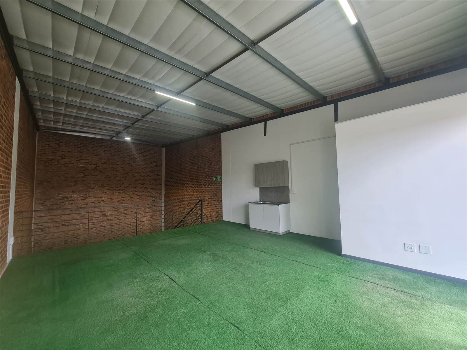 210  m² Industrial space in Isando photo number 8