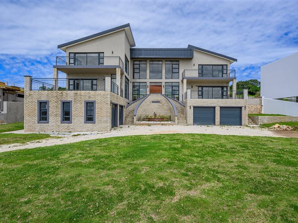 4 Bedroom House 4 Bedroom House