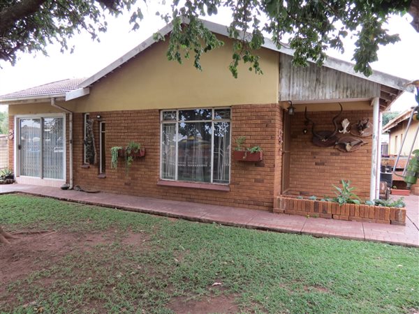 4 Bedroom House 4 Bedroom House