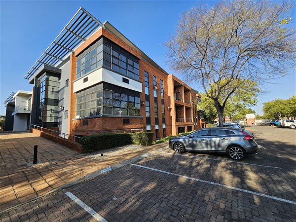 272  m² Commercial space in Highveld