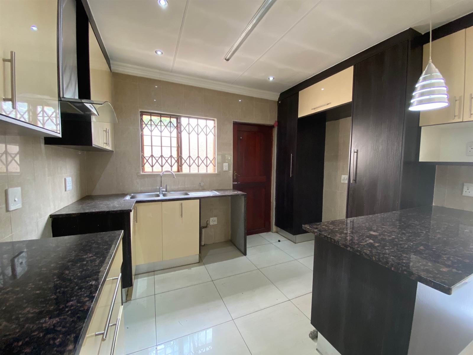 3 Bed Cluster in Douglasdale photo number 6