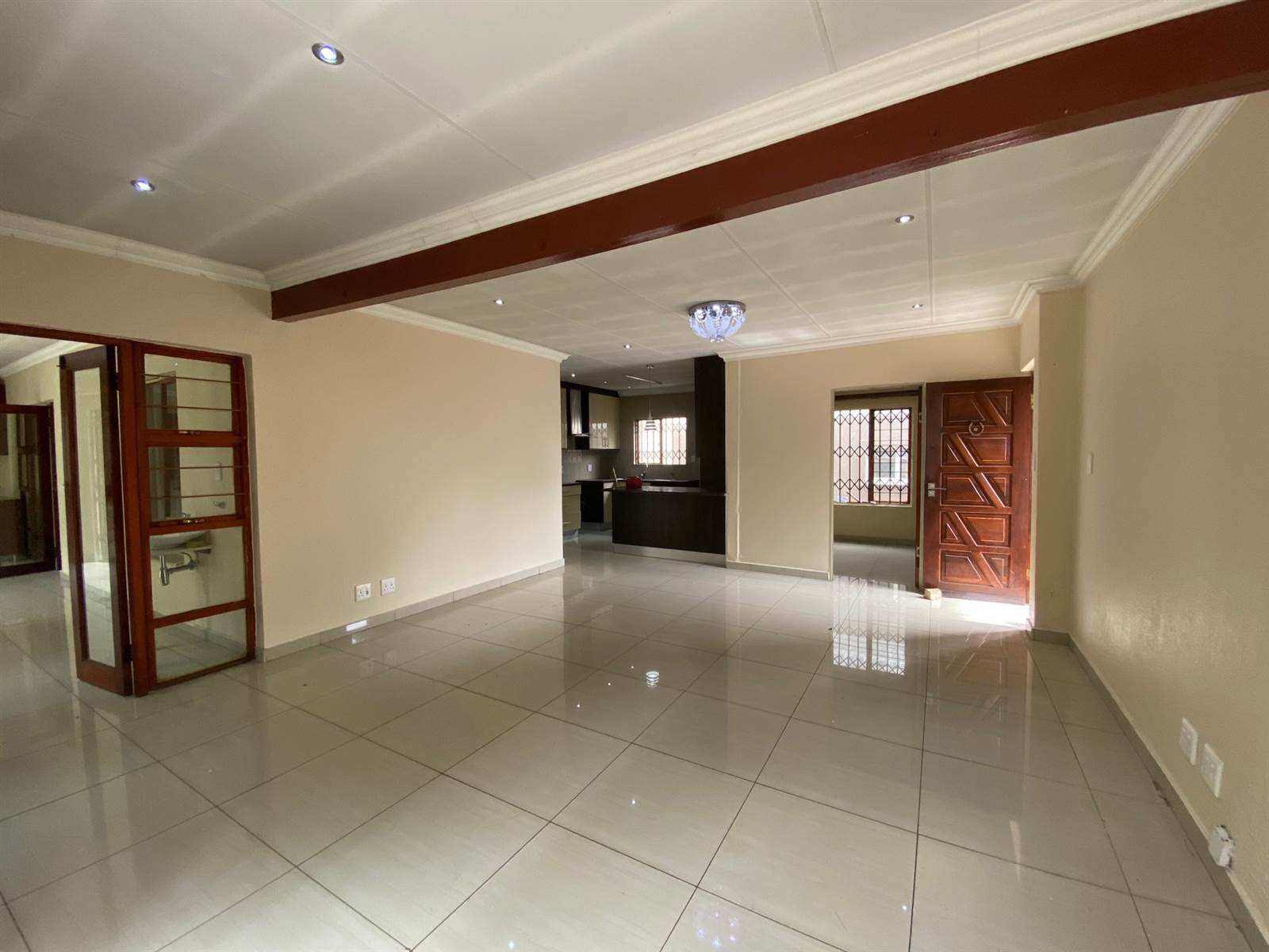 3 Bed Cluster in Douglasdale photo number 4
