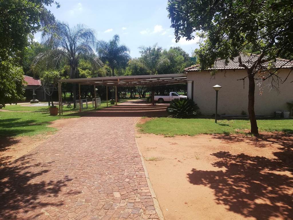 10 Bed House in Rustenburg Rural photo number 23