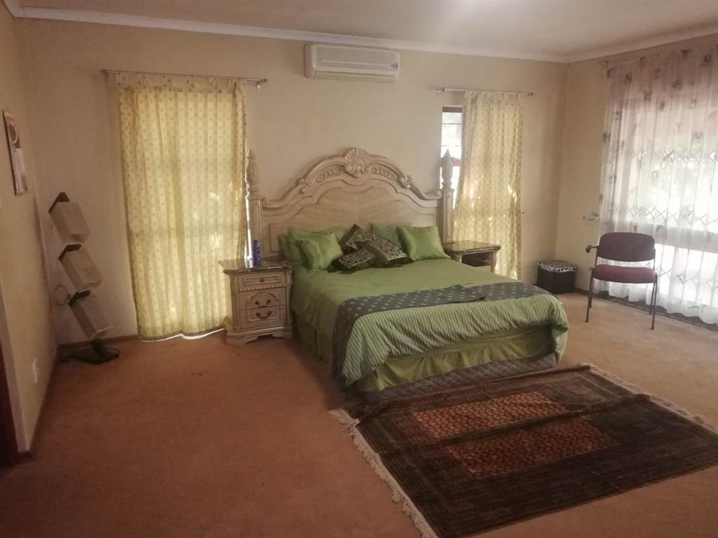 10 Bed House in Rustenburg Rural photo number 27