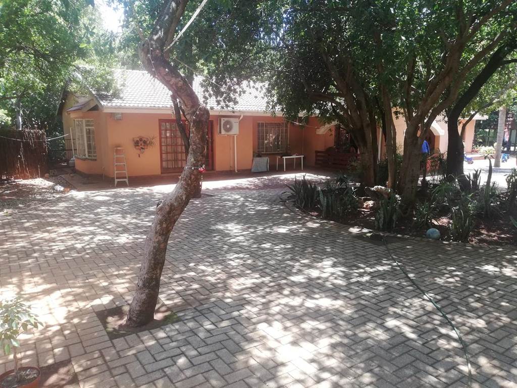 10 Bed House in Rustenburg Rural photo number 28