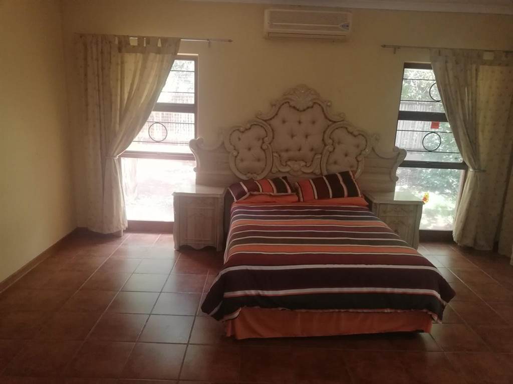 10 Bed House in Rustenburg Rural photo number 30