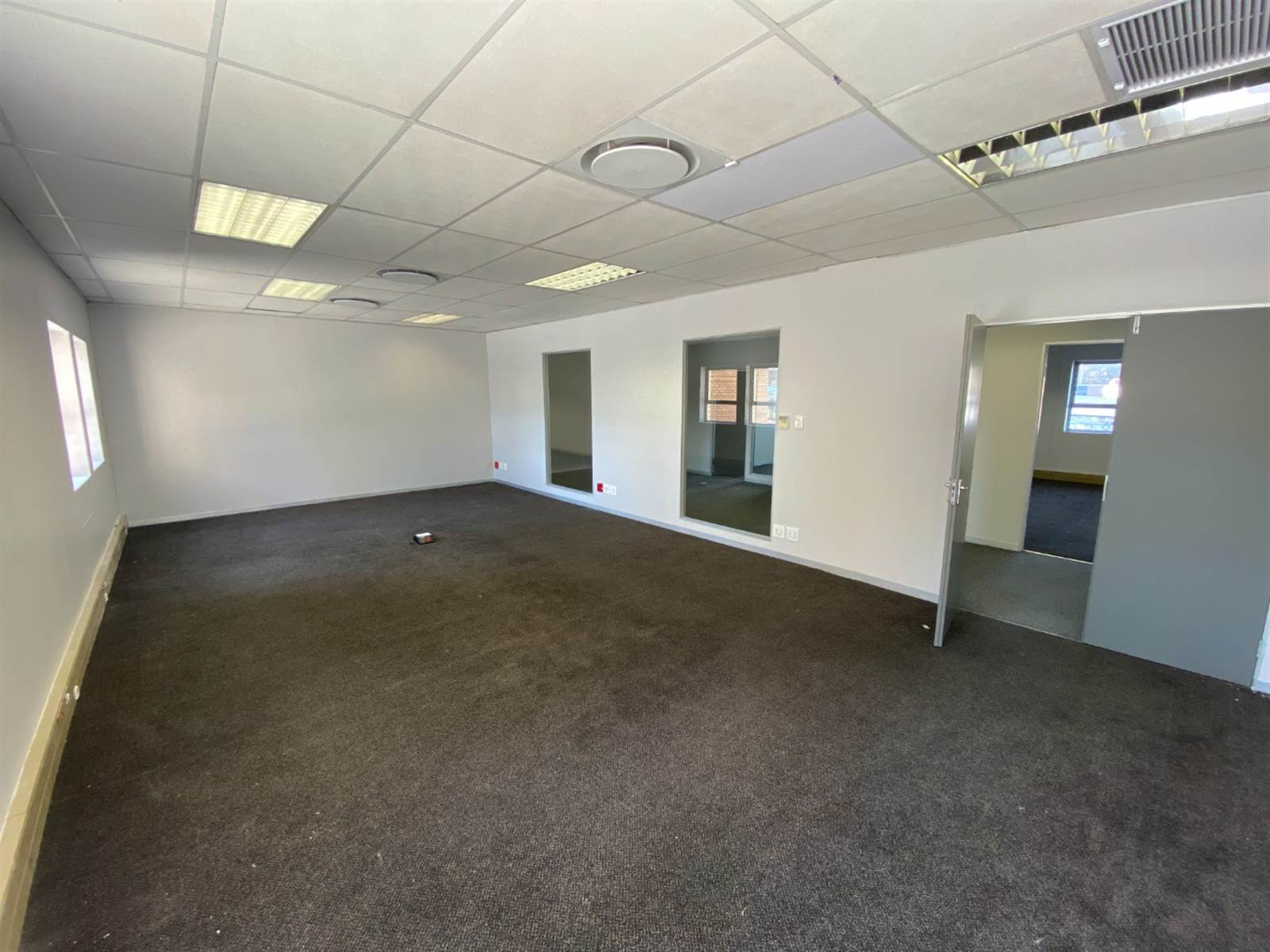 1000  m² Commercial space in Sunninghill photo number 3