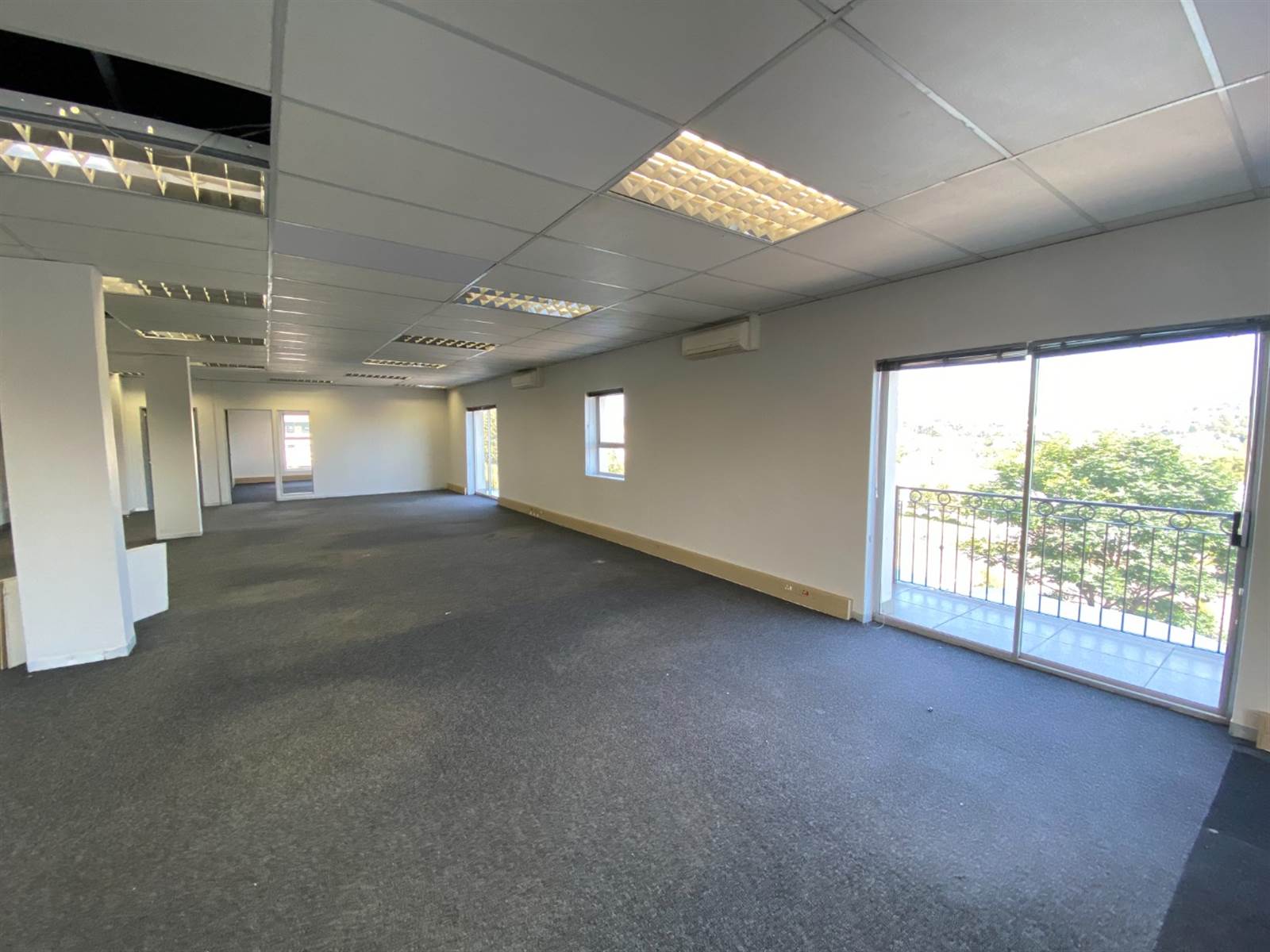 1000  m² Commercial space in Sunninghill photo number 11