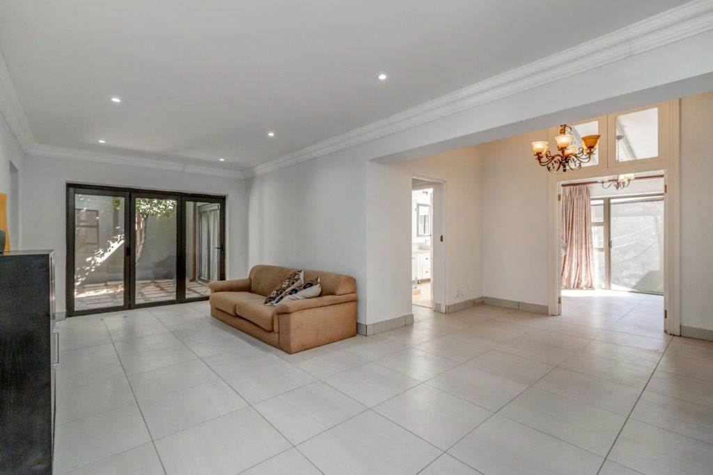 5 Bed House in Bryanston photo number 19