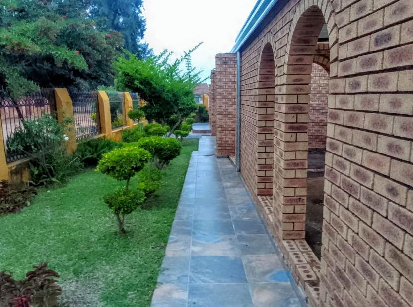 5 Bed House in Mabopane photo number 3