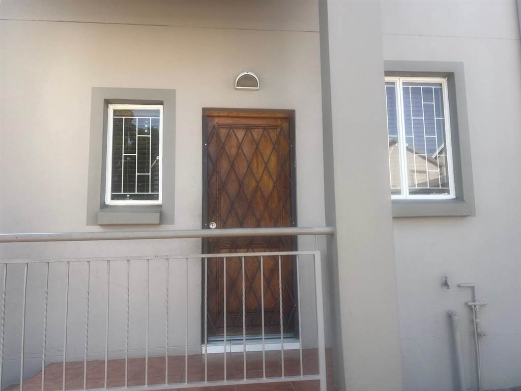 3 Bed Duplex in Greenstone Hill photo number 3