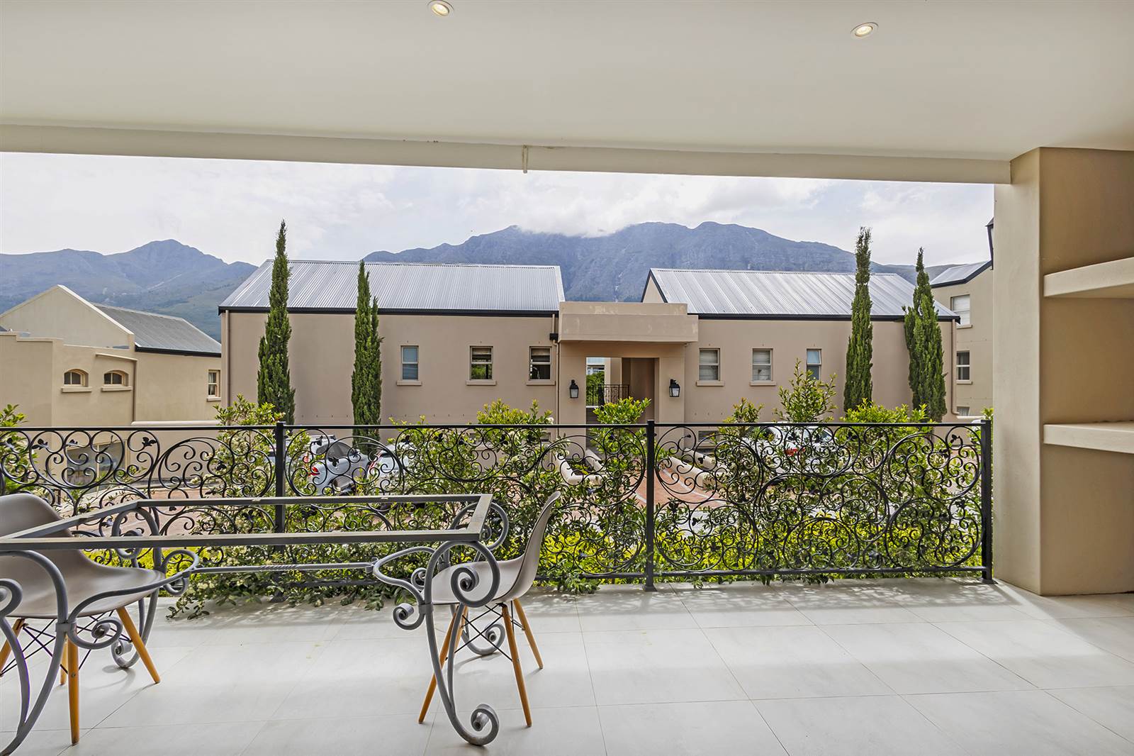 1 Bed Apartment in Franschhoek photo number 2