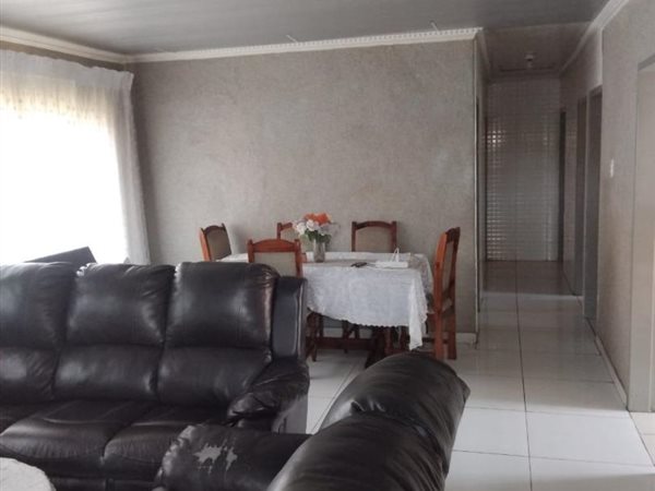 4 Bedroom House 4 Bedroom House