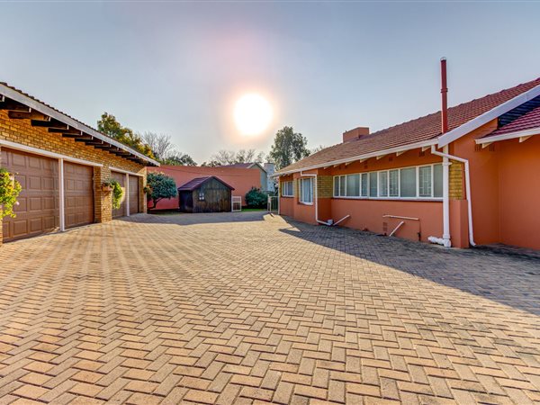 4 Bedroom House 4 Bedroom House