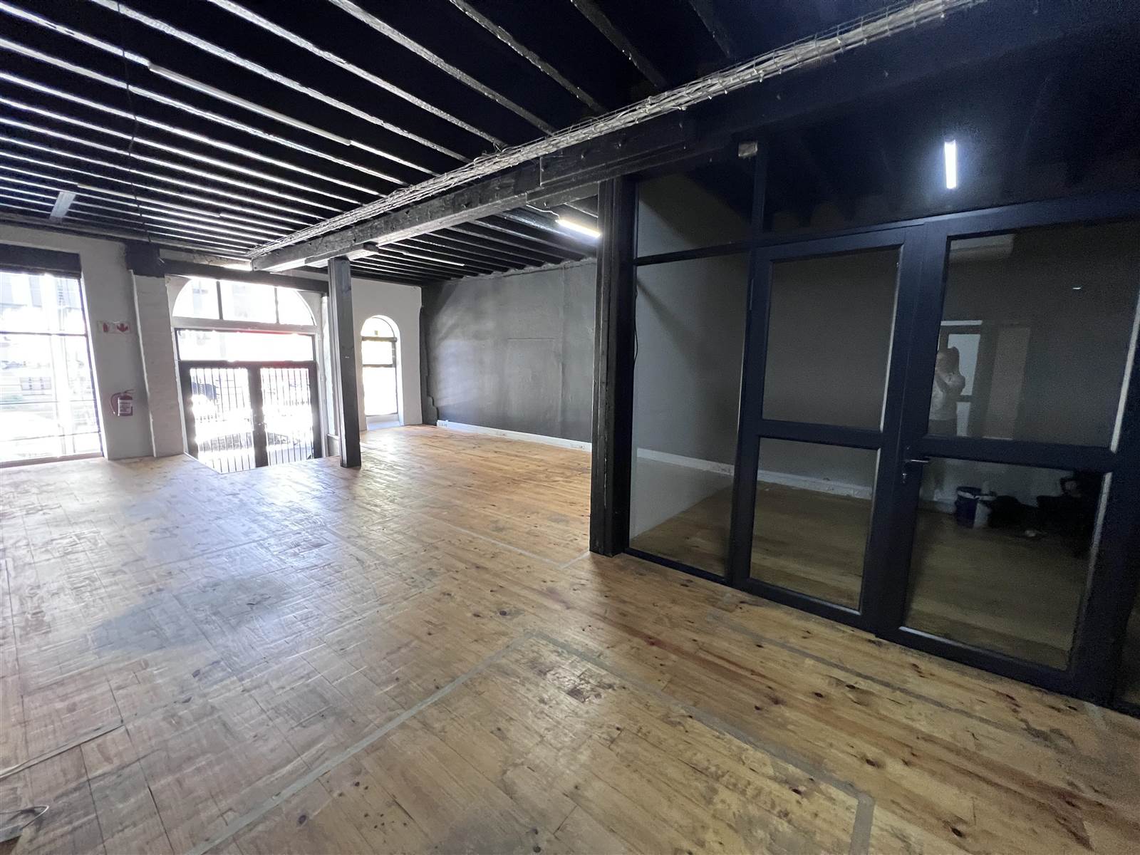 125  m² Commercial space in Bo-Kaap photo number 4