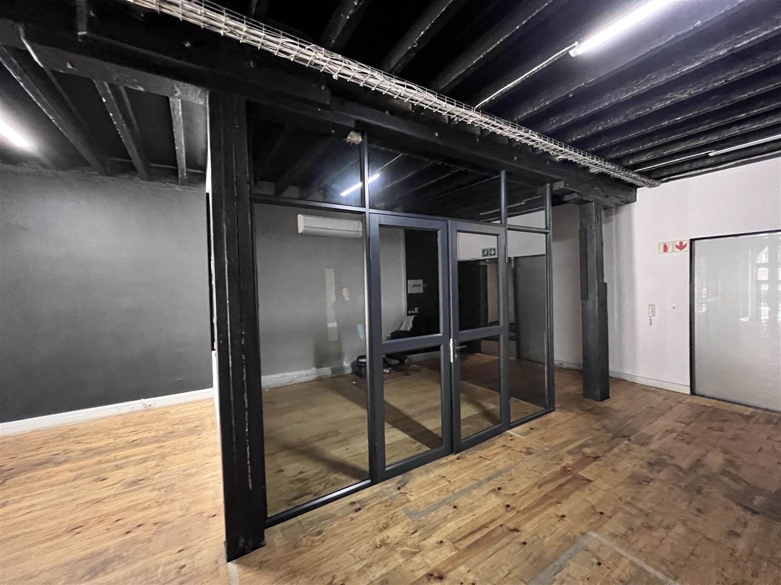 125  m² Commercial space in Bo-Kaap photo number 3