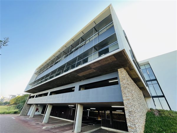 371  m² Commercial space