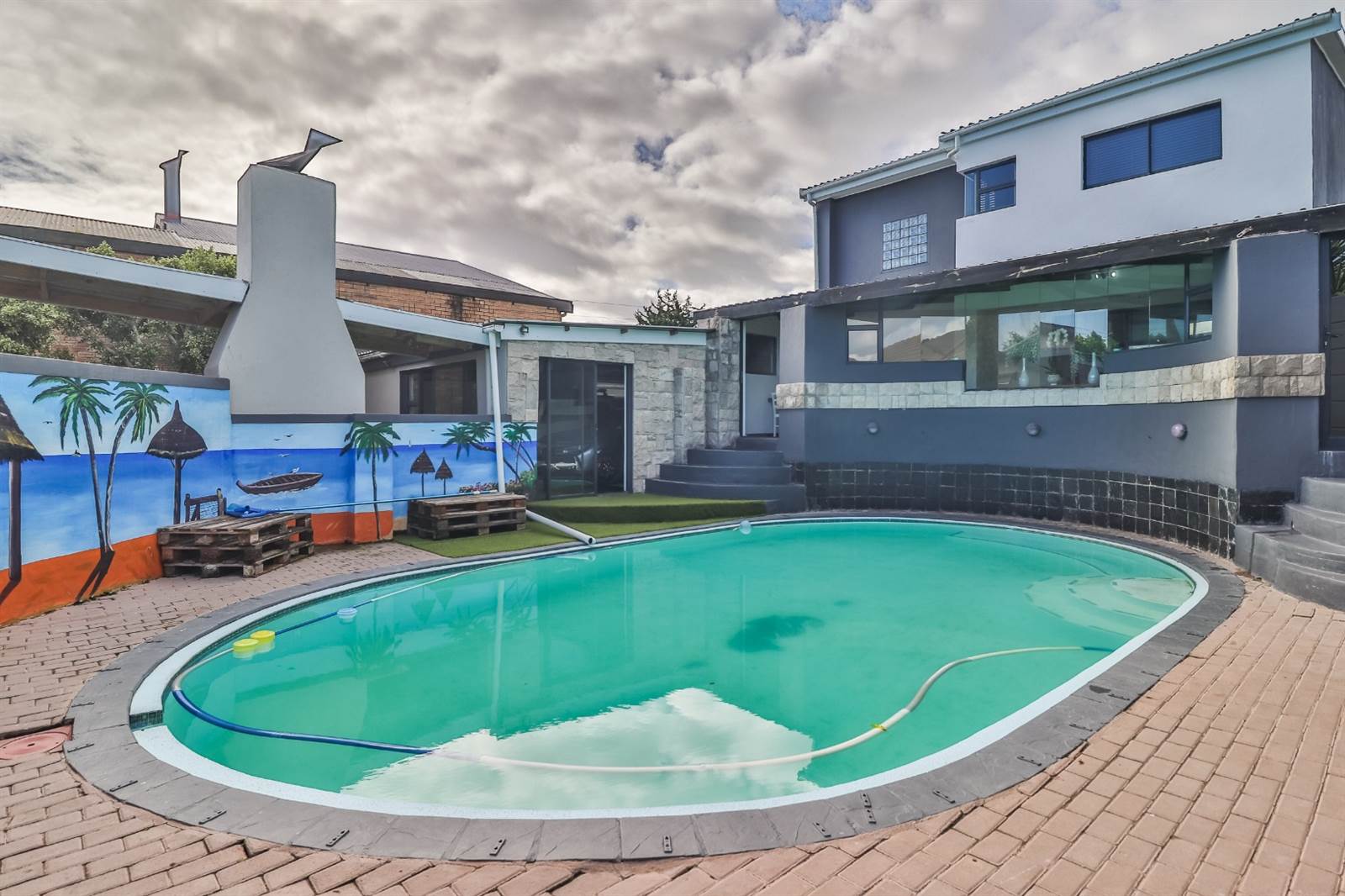 6 Bed House in Parow Valley photo number 2