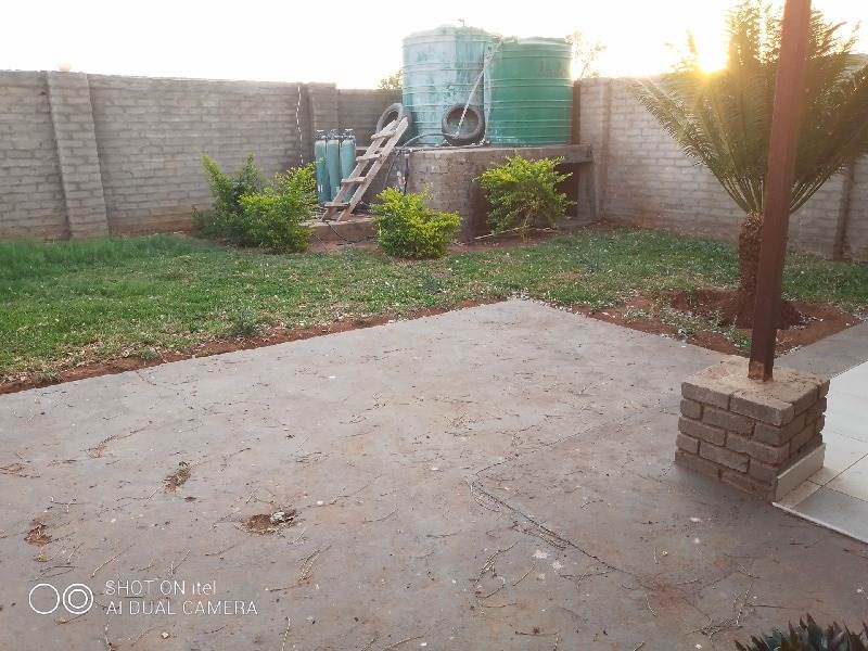 14 Bed House in Giyani photo number 4