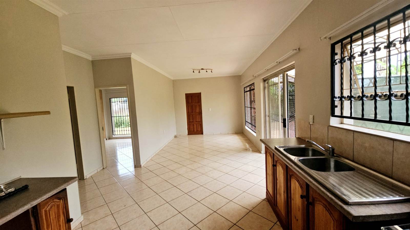 2 Bed Apartment in Mnandi AH photo number 3