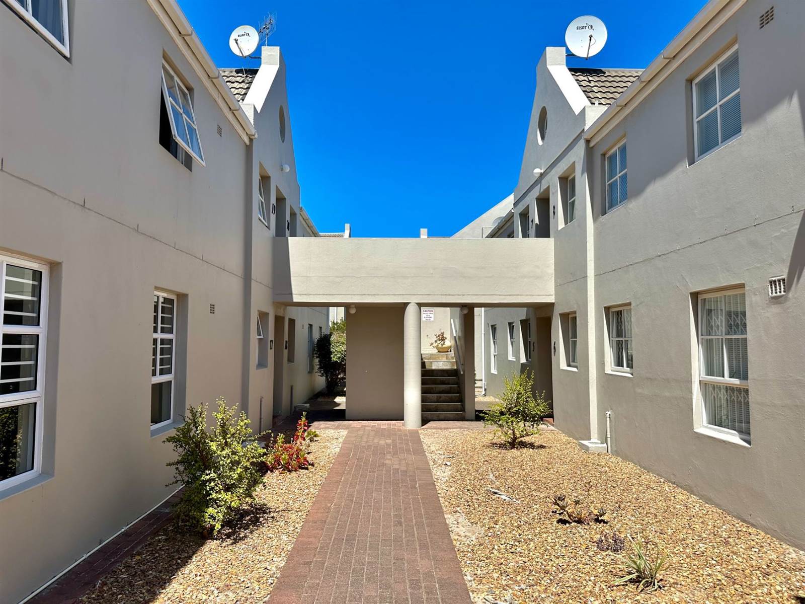 2 Bed Apartment in Edgemead photo number 12