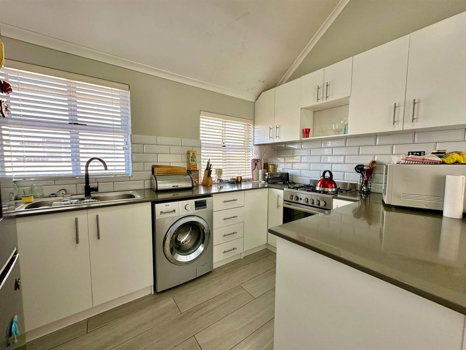 2 Bed Apartment in Edgemead photo number 5