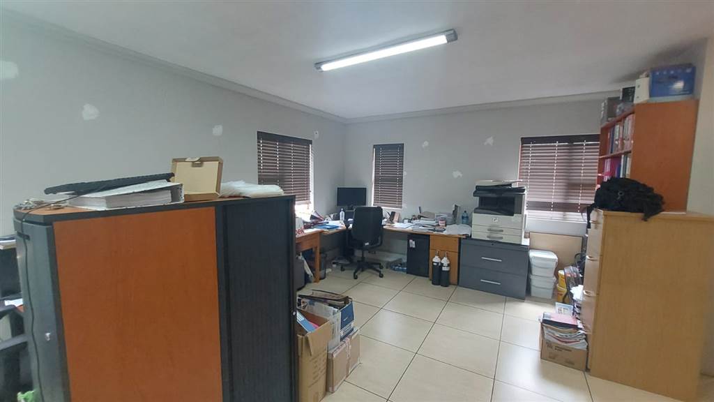 97  m² Commercial space in Rooihuiskraal North photo number 5