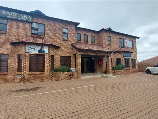 97  m² Commercial space in Rooihuiskraal North