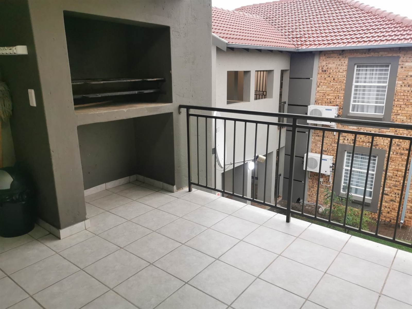 2 Bed Apartment in Wilgeheuwel photo number 17