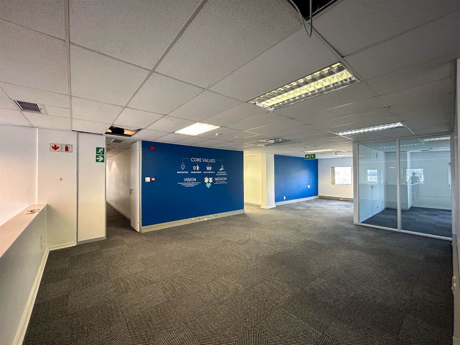 392.62  m² Office Space in Somerset Park photo number 4