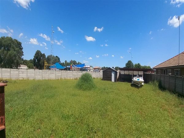 712 m² Land available in Rothdene