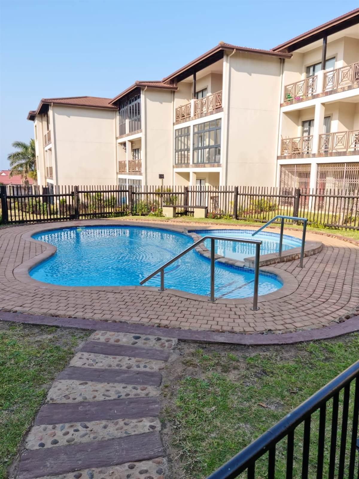 3 Bed Townhouse in Uvongo photo number 13