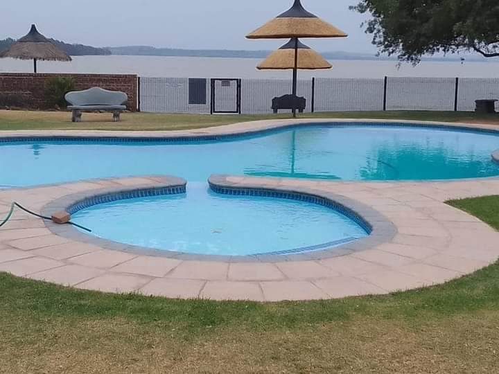 3 Bed Townhouse in Vaal Marina photo number 3