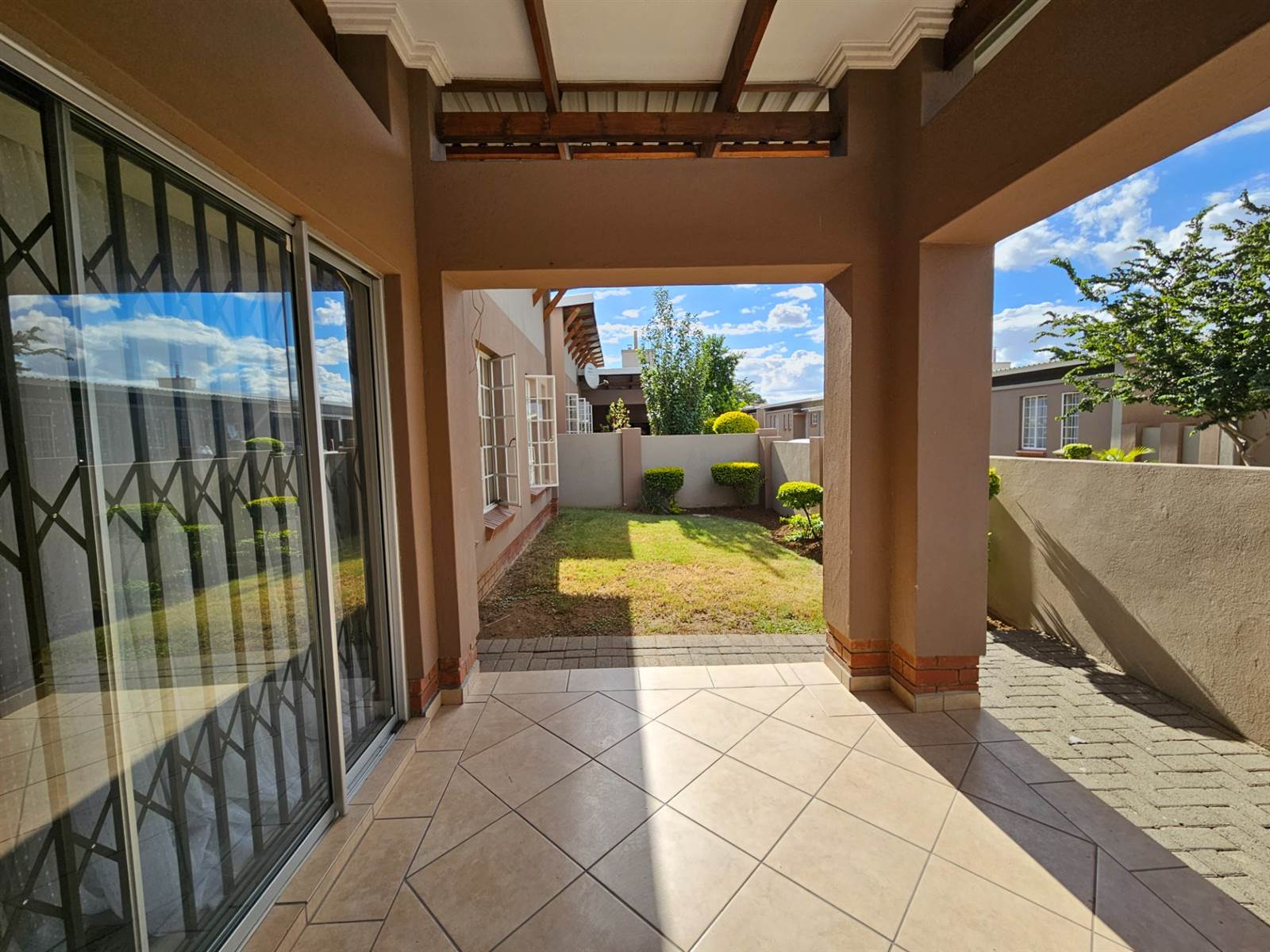 3 Bed Townhouse in Waterval East photo number 3