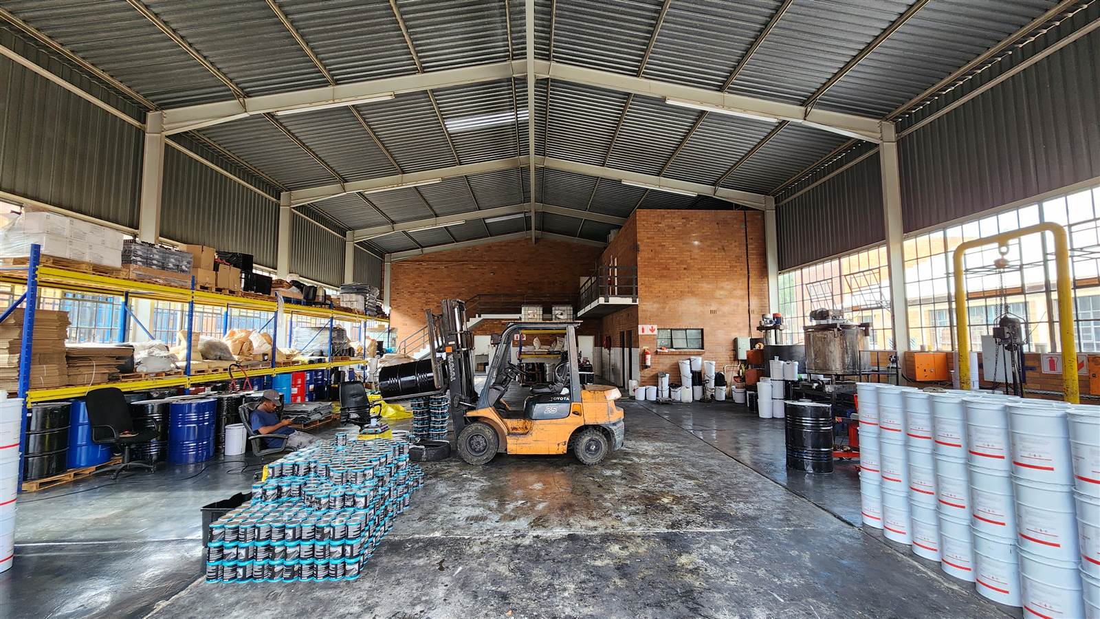 580  m² Industrial space in Eastleigh photo number 2