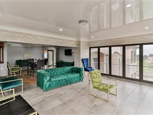7 Bed House in Lady Selborne