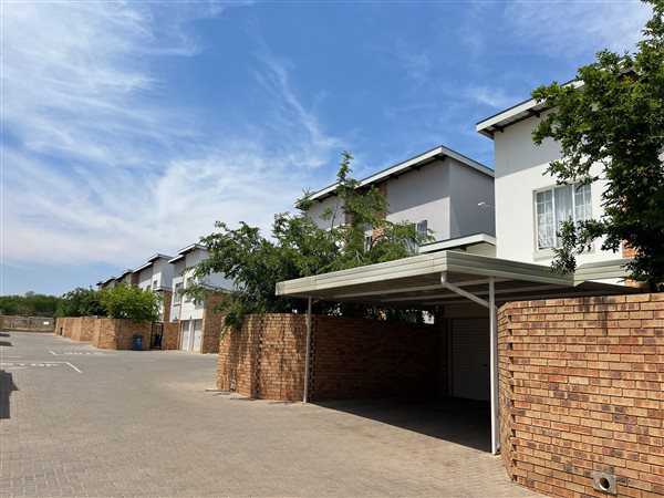 2 Bed Townhouse for sale in Hazeldean (Silverlakes Surroundings ...