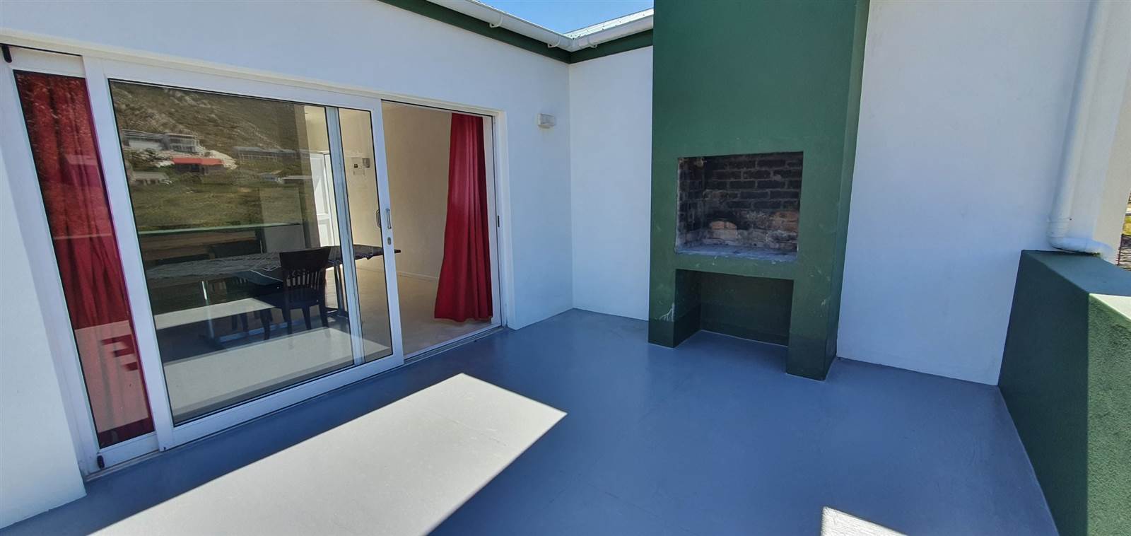 2 Bed House in Pringle Bay photo number 6
