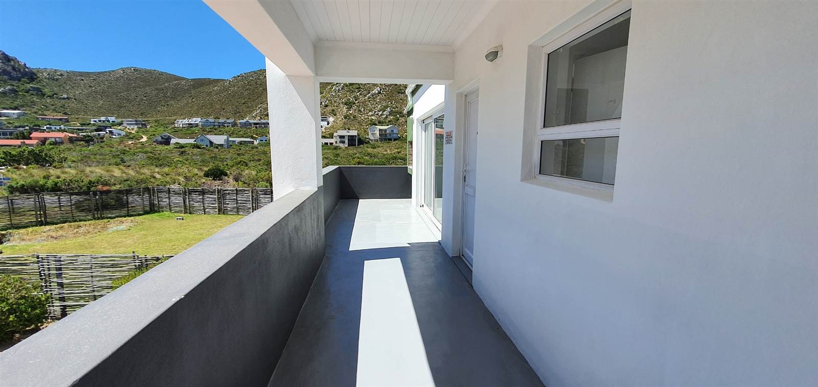 2 Bed House in Pringle Bay photo number 11